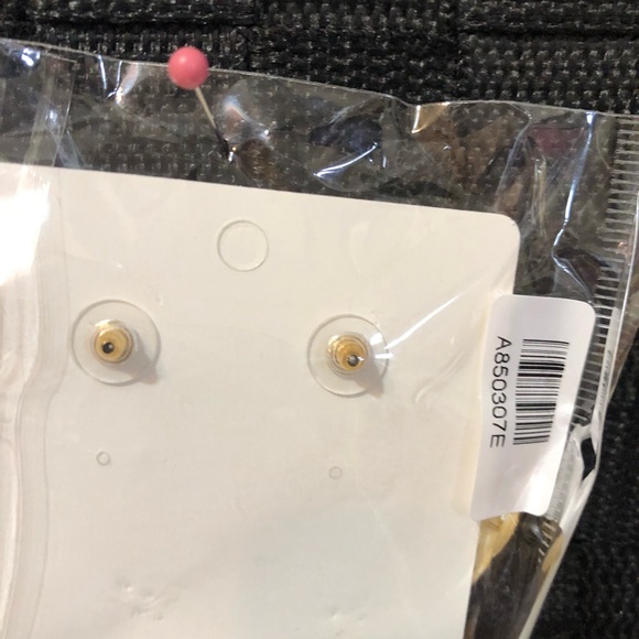 Earrings - Picture 4 of 5